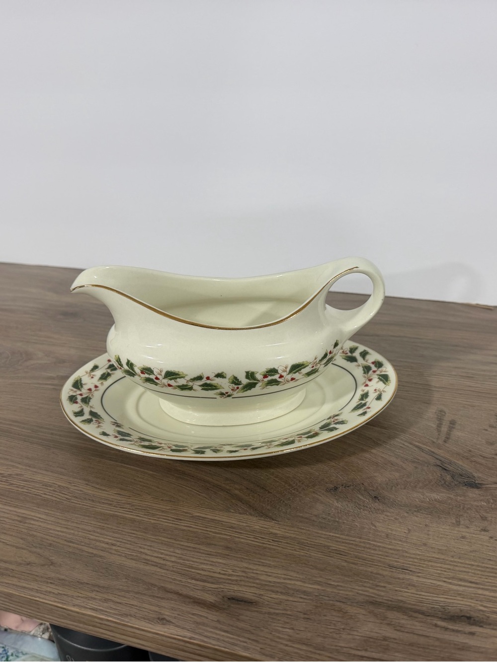 Holly Traditions Ceramic Gravy Boat with Underplate - Cream and Green
